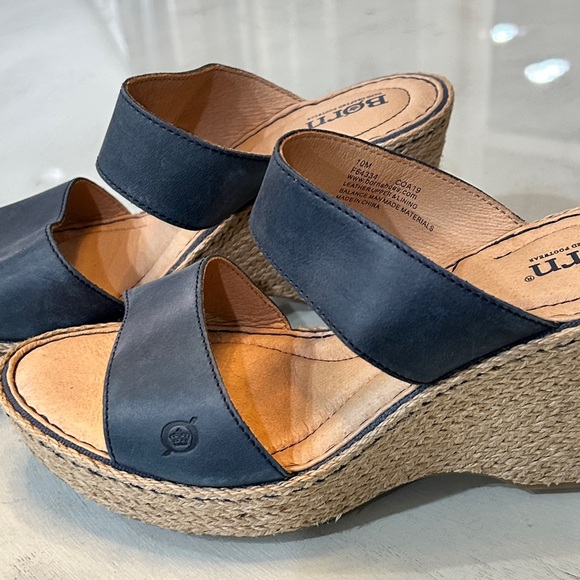 Like New! Born wedge sandals. Size 10 - Picture 4 of 7